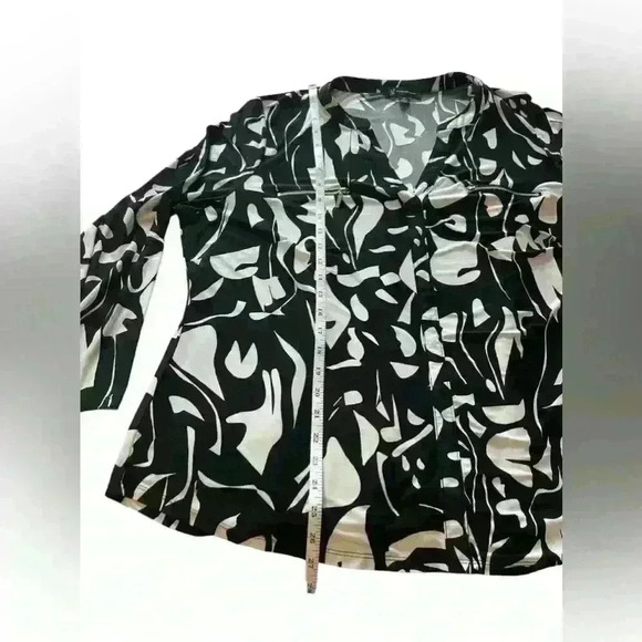 INC International Concepts Black and White Abstract V-Neck Blouse Women’s 2X - Picture 7 of 11